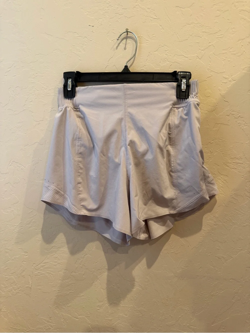 Lululemon Hotty Hot athletic shorts women’s size 6 light pink/grey - Picture 1 of 6